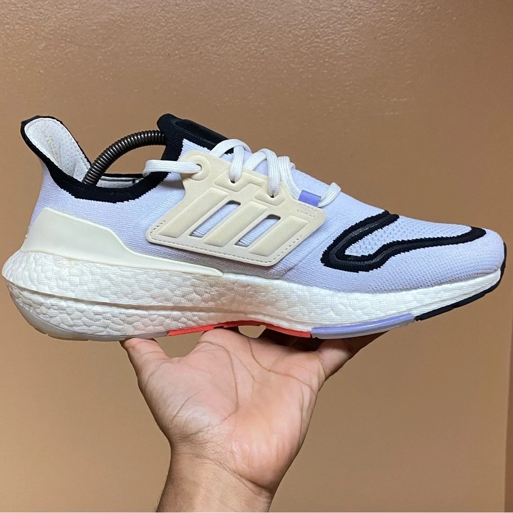 Adidas UltraBoost 22 “White Black Solar Red” Running Sneakers 11.5 Women 10 Men